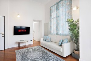 Living area - Historic Villa in Como Center + 4 free parking (Como)