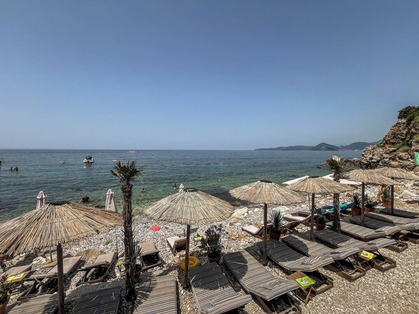 Quầy bar trên bãi biển