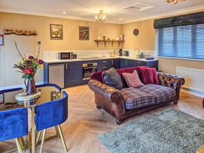 TV - 1 bedroom accommodation in Nawton, near Helmsley (Nawton, near Helmsley)