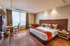 Deluxe Oda | 1 yatak odası, odada kasa, masa, dizüstü bilgisayar çalışma alanı 