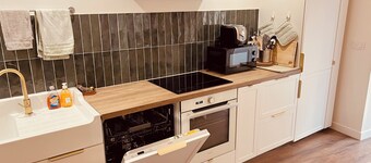 Apartment 2 steps from the port, shops and market. Ideal for families