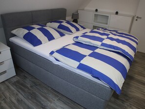 3 bedrooms, free WiFi, bed sheets - Ferienwohnung " Tor zum Frankenwald" in Mitwitz. Gemütlich und neu renoviert (Mitwitz)