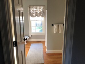 Interior - Luxurious Yarmouthport escape with 3 bedrooms 3 bath sleeps 11, dog friendly  (Yarmouth)