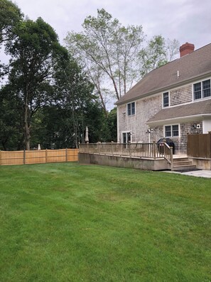 Exterior - Luxurious Yarmouthport escape with 3 bedrooms 3 bath sleeps 11, dog friendly  (Yarmouth)
