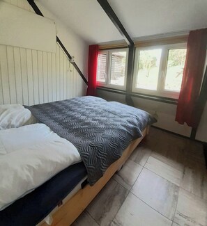 3 chambres, fer et planche à repasser, lit parapluie, Wi-Fi gratuit