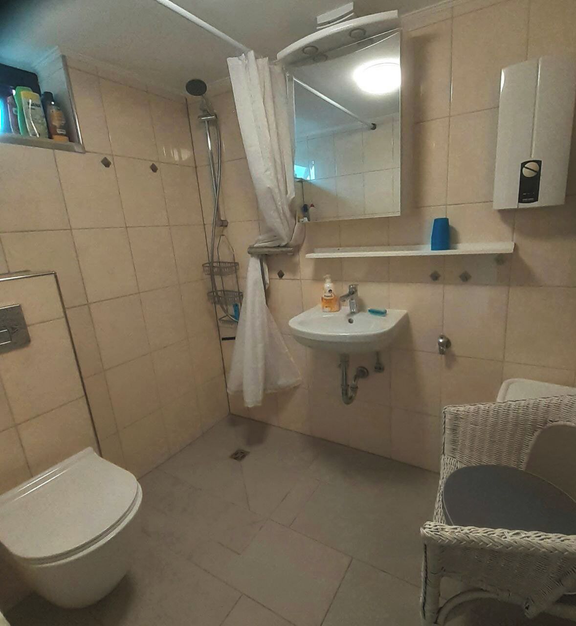 Dusche, Haartrockner, Seife, Shampoo