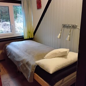 3 bedrooms, iron/ironing board, travel cot, free WiFi