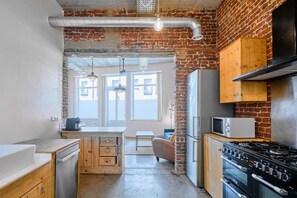 Fridge, microwave, oven, dishwasher