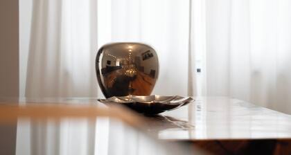 Quiet, exclusively furnished apartment, centrally located in the city.