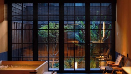 Signature Triple Room | Rollaway beds, free WiFi, bed sheets