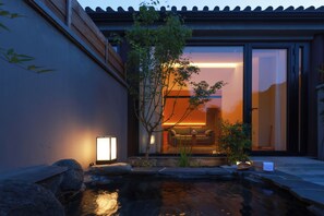 Rollaway beds, free WiFi, bed sheets - Beijing Aqua City YiPiao Hot Spring Resort (Beijing)