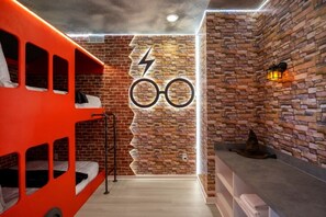 10 bedrooms, iron/ironing board, WiFi, bed sheets