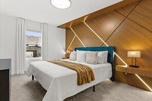 5 slaapkamers, een strijkplank/strijkijzer, wifi, beddengoed