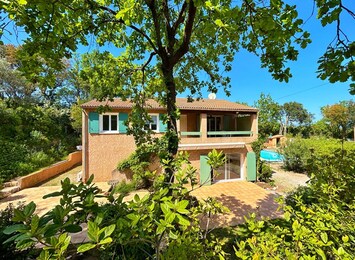 Maison avec piscine
En Provence 
Aux du portes du golfe de Saint Tropez.