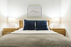 2 bedrooms, desk, iron/ironing board, WiFi - Landing | Chic 2BD, Gym, Courtyard (Salt Lake City)