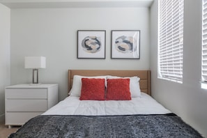 2 bedrooms, desk, iron/ironing board, WiFi