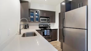 Kühlschrank, Esstisch