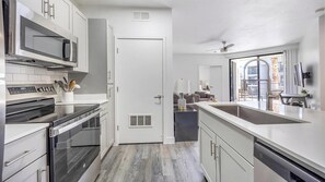 Kühlschrank, Esstisch