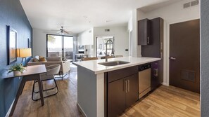 المنشأة من الداخل