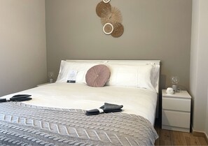 1 bedroom, bed sheets