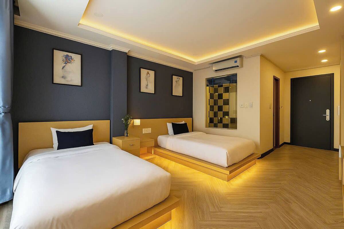 Phòng đôi hoặc 2 giường đơn Deluxe, quang cảnh thành phố | Két bảo mật tại phòng, bàn, phòng cách âm