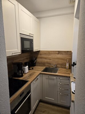 Réfrigérateur, micro-ondes, four, lave-vaisselle