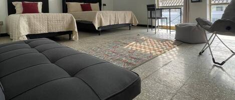 1 dormitorio, escritorio, tabla de planchar con plancha y wifi gratis