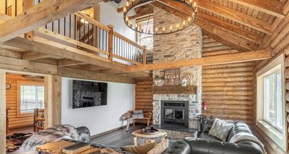 Luxurious Forest Getaway at Historic Baughman Park New Log Cabin 2
