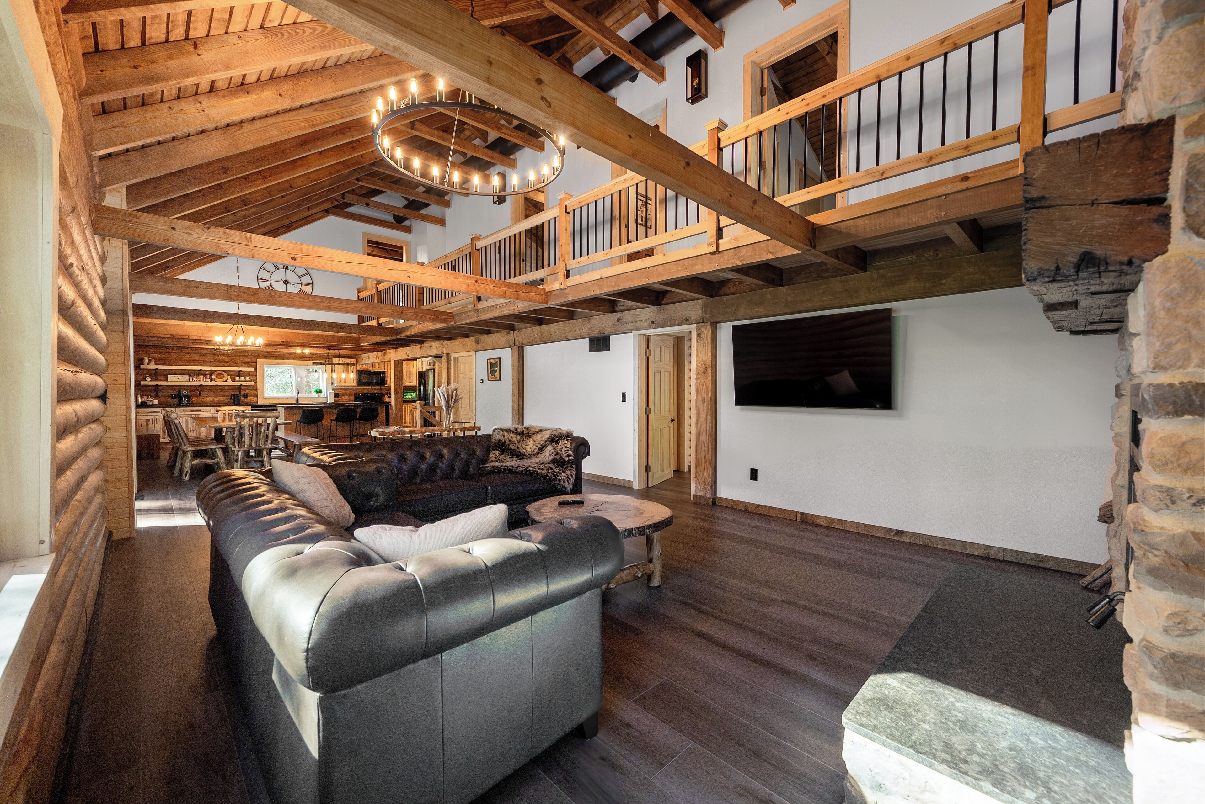 Smart TV, fireplace, ping pong, books
