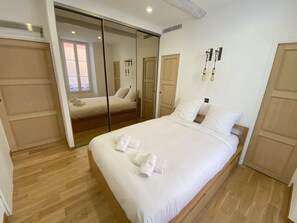 Een strijkplank/strijkijzer, gratis wifi, beddengoed