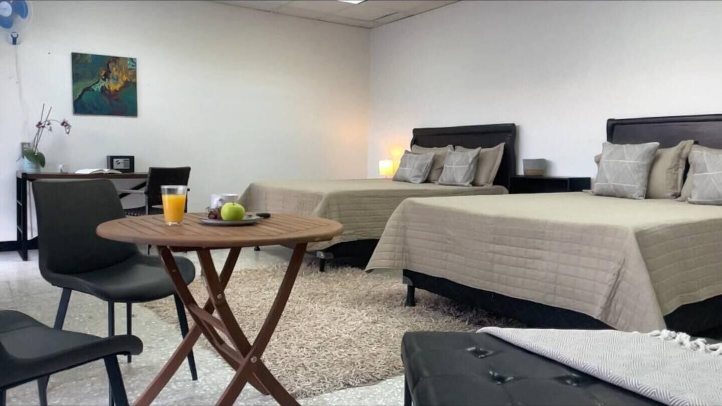 1 habitación, tabla de planchar con plancha y wifi 
