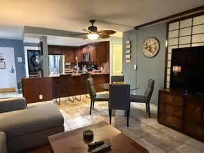 2 habitaciones, escritorio y acceso a internet