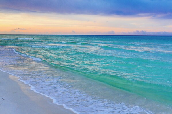 On the beach - Cozy 2-Bedroom Ocean Front Condo with beautiful views! (Panama City)