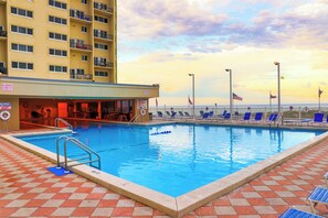 Pool - Cozy 2-Bedroom Ocean Front Condo with beautiful views! (Panama City)