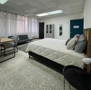 1 slaapkamer, een strijkplank/strijkijzer, wifi, beddengoed