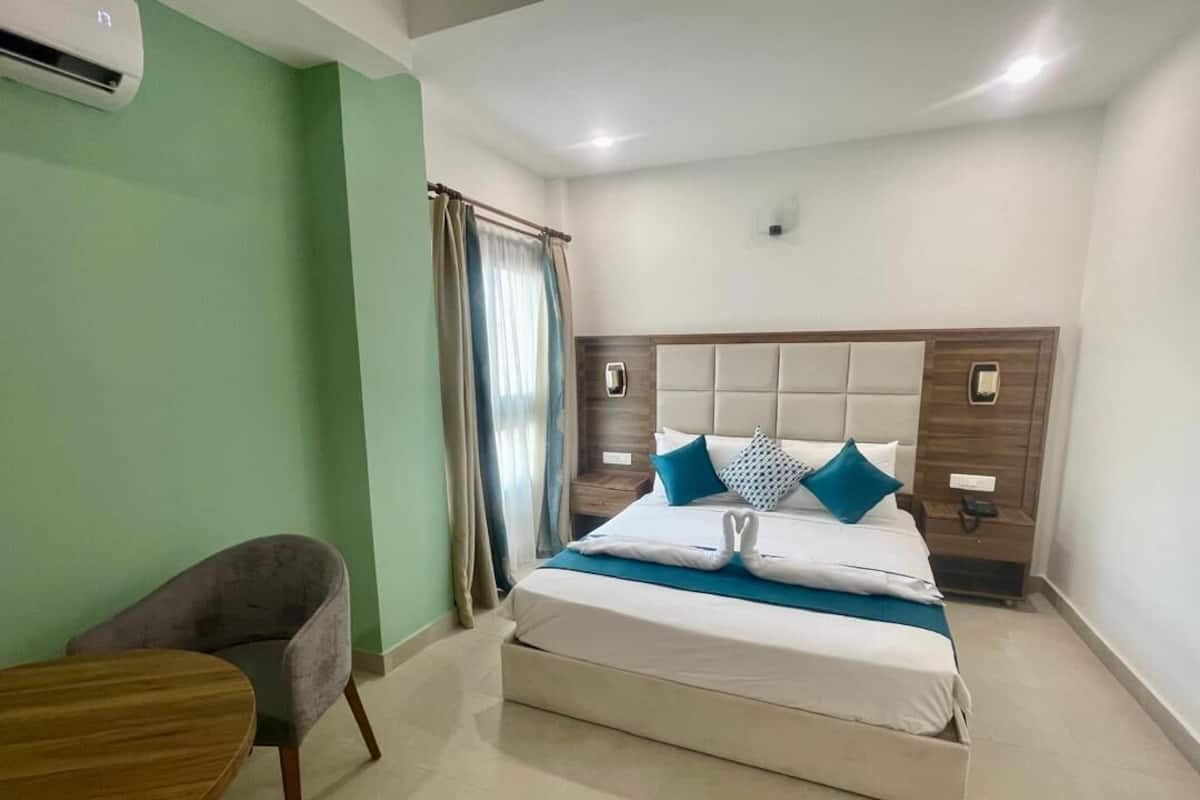 1 bedroom, in-room safe, laptop workspace, iron/ironing board