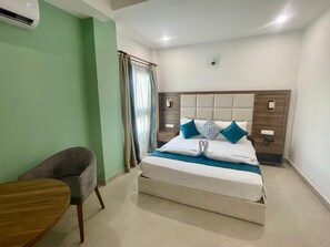 Superior-Doppelzimmer | Zimmersafe, laptopgeeigneter Arbeitsplatz, Bügeleisen/Bügelbrett