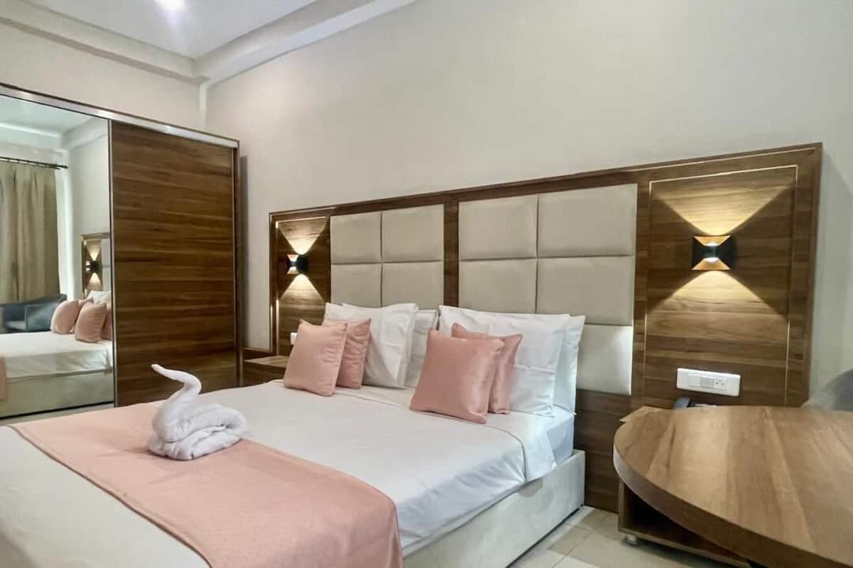 1 bedroom, in-room safe, laptop workspace, iron/ironing board