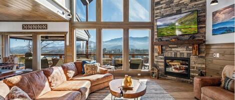 TV connectée, cheminée, jeux vidéo, baby-foot