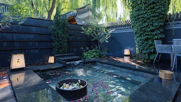 Suite Supérieure, 2 chambres, non-fumeurs, vue jardin | Terrasse/Patio