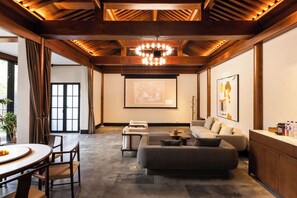 Premier Suite, Non Smoking, Garden View | Ruang tamu