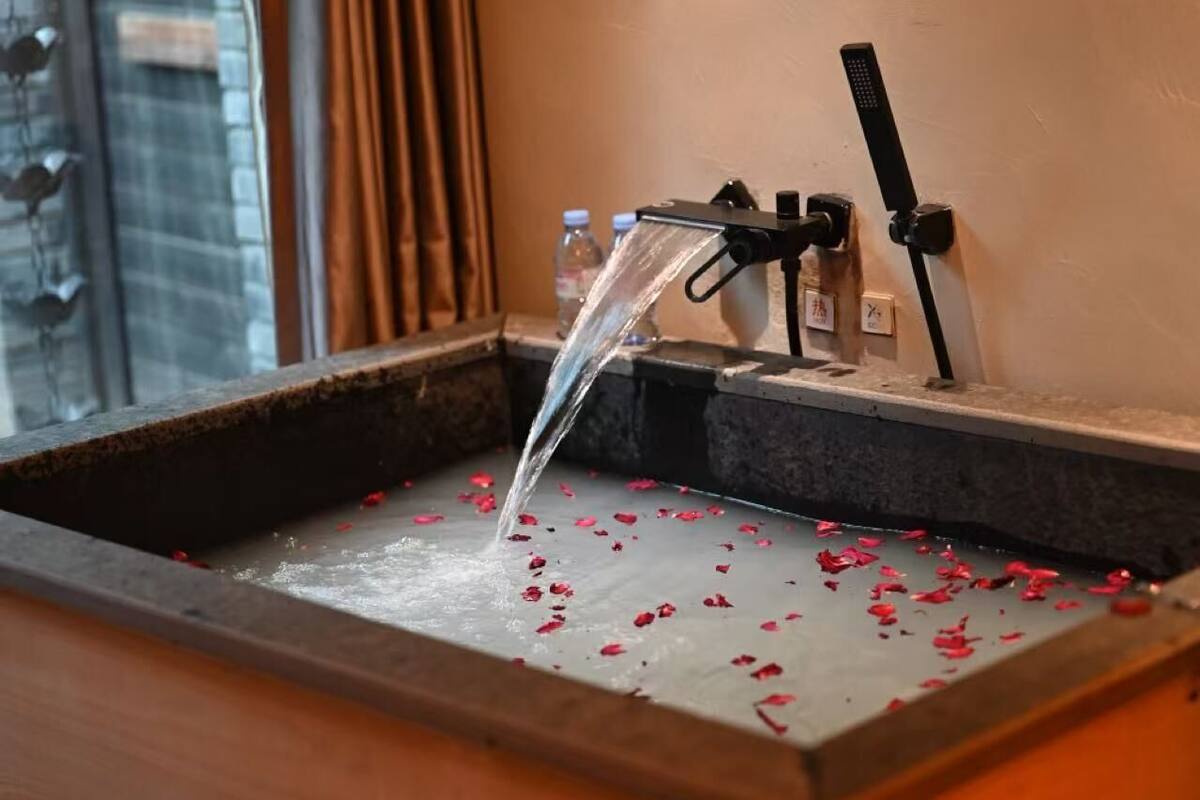 트래디셔널 더블룸, 정원 전망 | 고급 침구, 오리/거위털 이불, 미니바, 무료 WiFi
