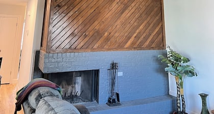 Charming 2-bedroom condo with WiFi, AC in lovely Edmond