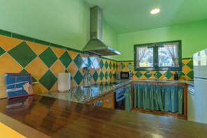 Frigorífic, microones, forn i placa de cuina 