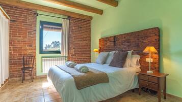 2 slaapkamers, een strijkplank/strijkijzer, reisbedje, gratis wifi