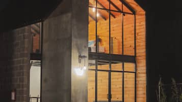 Down duvets, laptop workspace, rollaway beds, free WiFi