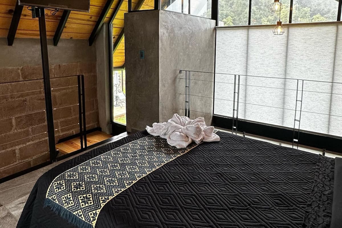 1 bedroom, down duvets, laptop workspace, rollaway beds