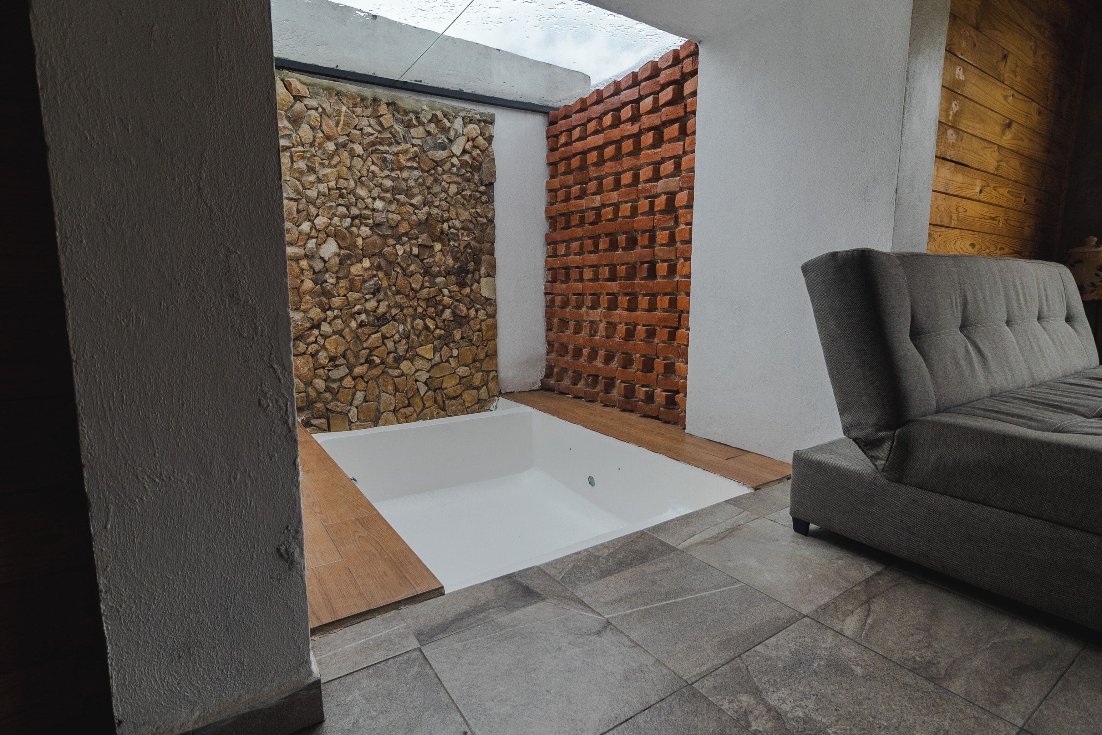 Down duvets, laptop workspace, rollaway beds, free WiFi