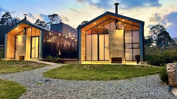 Dundyner, skrivebord for bærbar PC og ekstrasenger (mot et tillegg)