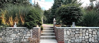 Charming 1-bedroom apartment in fabulous Princeton with WiFi, AC